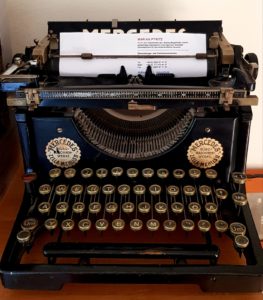 Alte Schreibmaschine info@pyritz.de